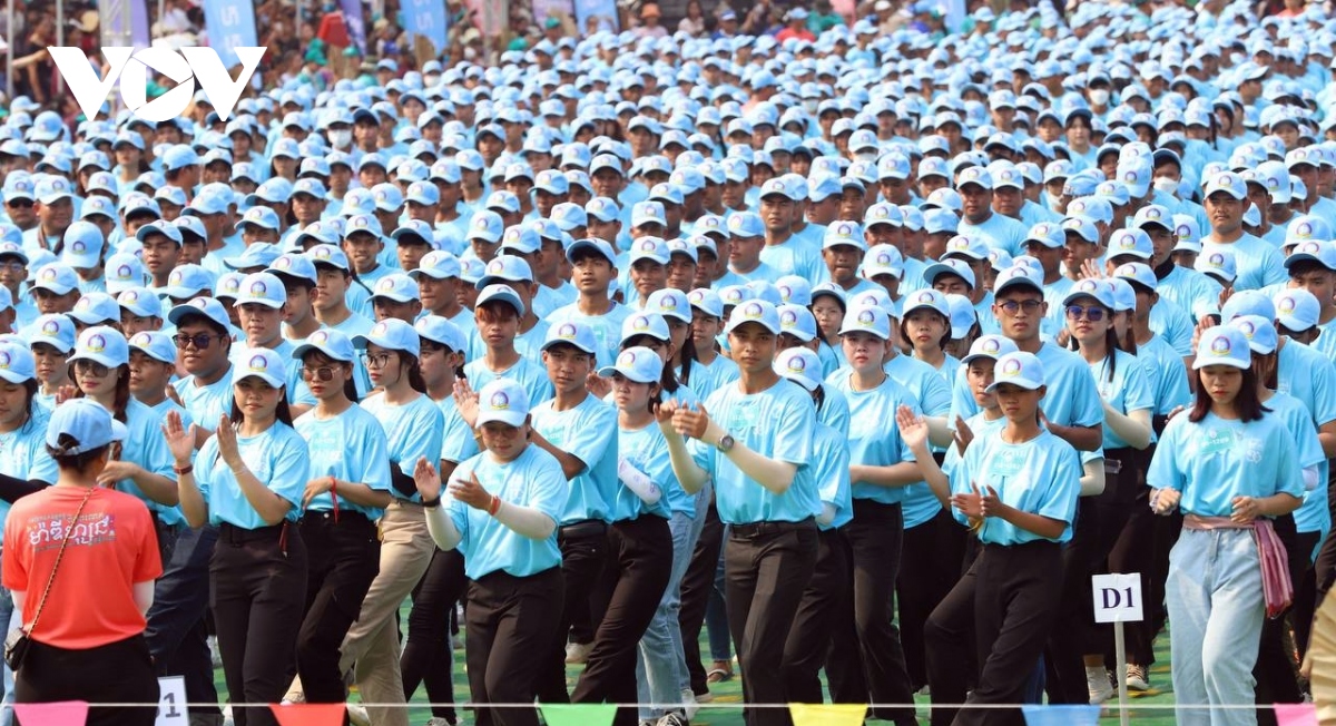 Campuchia phá kỷ lục Guinness về số lượng người nhảy Madison
